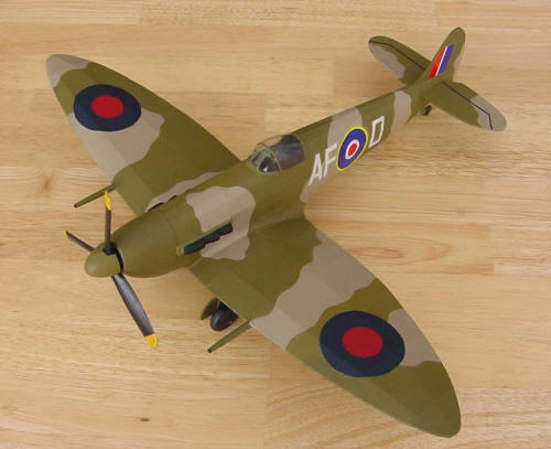 Tom Eastlake's Supermarine Spitfire (Guillow's kit) - port side 3/4 view - Airplanes and Rockets