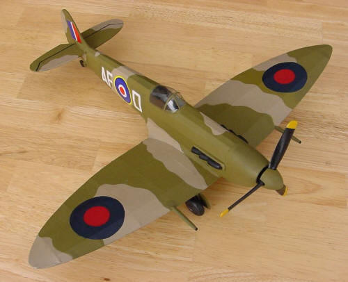 Tom Eastlake's Supermarine Spitfire (Guillow's kit) - starboard side 3/4 view - Airplanes and Rockets