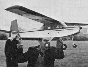 Launch of the first flight by hand because of tall grass field - Airplanes and Rockets