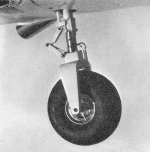 Carefully concealed is a stock Breiten nose gear - Airplanes and Rockets