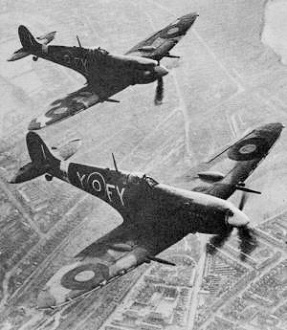 Spitfires in flight - Airplanes and Rockets