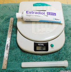 Estradiol tube and applicator